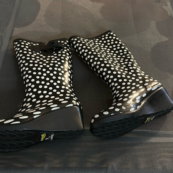 Capelli of New York Adorable Black and White Polka Dot Rain Boots - Size 8 GUC - Picture 8 of 13